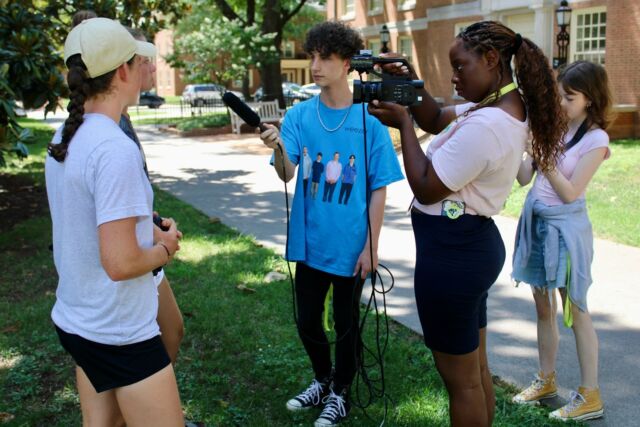 At the Filmmaking Institute, students worked in small teams outside to film interviews for their individual documentary projects. They used their cameras to successfully shoot the first footage for their films! 🎥

#WakeForest #Precollege #filmmaking